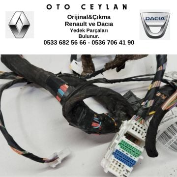 8200902755 Clıo III Göğüslük Tesisatı Çıkma