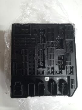 284B66760R MEGANE 3 FLUENCE MOTOR İÇ SİGORTA KUTUSU SIFIR ORİJİNAL