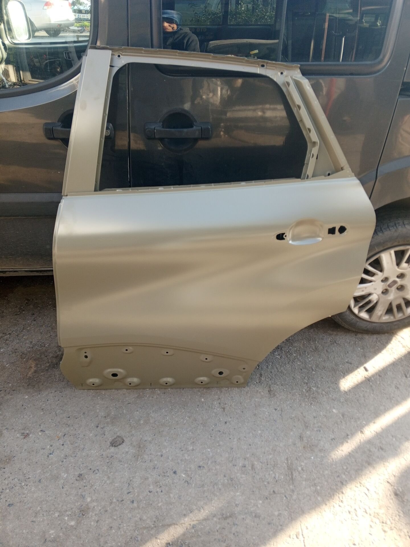 CAPTUR SOL ARKA KAPI SIFIR ORİJİNAL