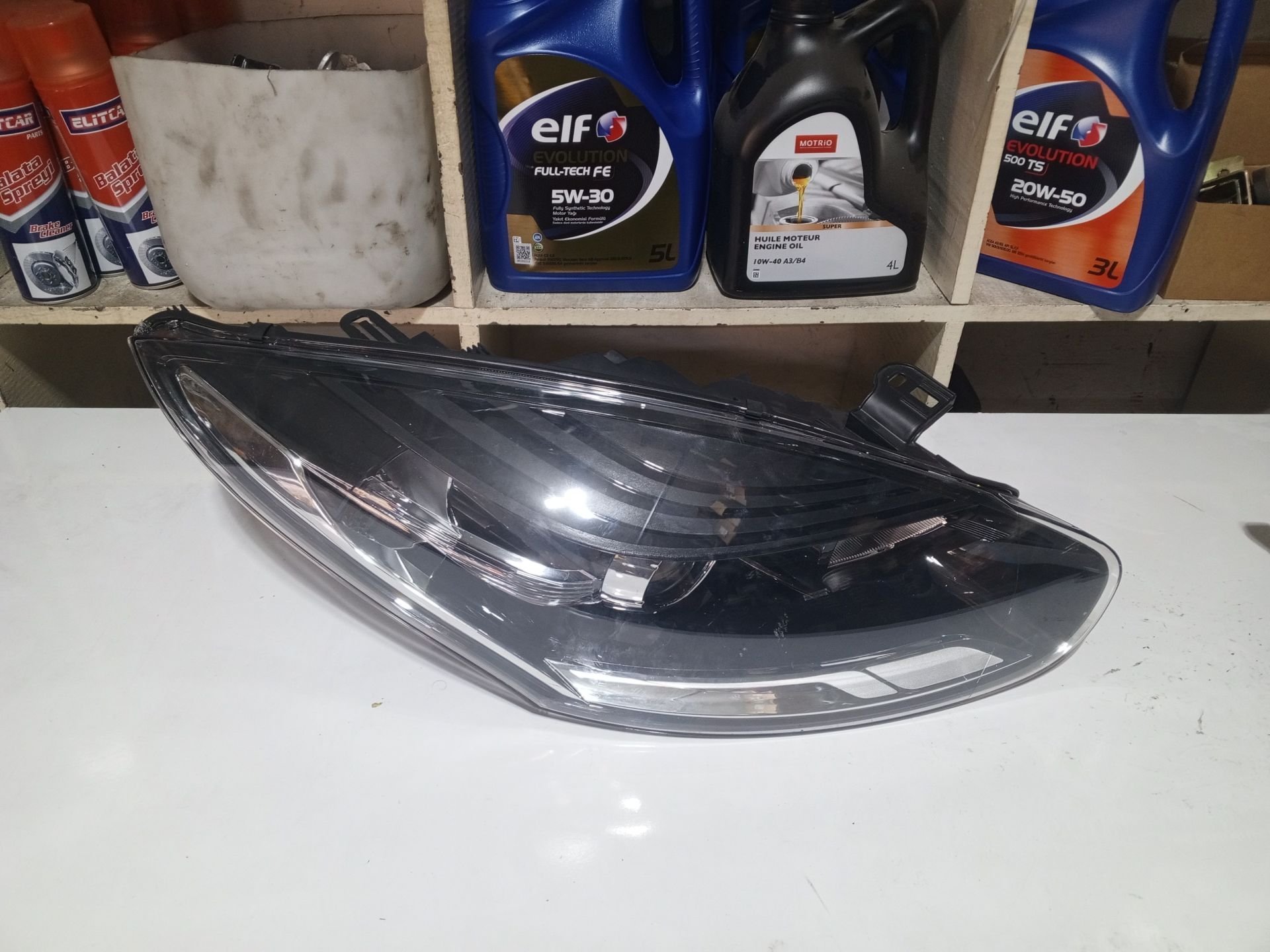 260106128R Megane 3 Faz 2 Mercekli Sağ Far Hafif Hatalı Sıfır