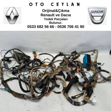 8200045647 Megan 1.6 16v Göğüslük Tesisatı Çıkma