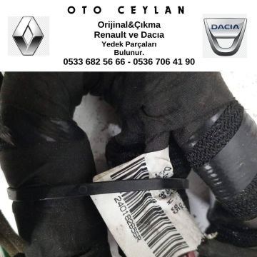 240182656R Megan III Göğüslük Tesisatı Çıkma