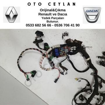 240182656R Megan III Göğüslük Tesisatı Çıkma