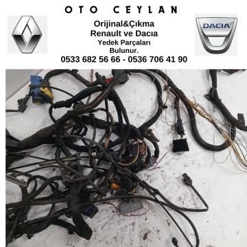 403887389R Megan III Göğüslük Tesisatı Benzinli Çıkma