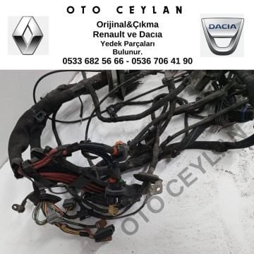 403887389R Megan III Göğüslük Tesisatı Benzinli Çıkma