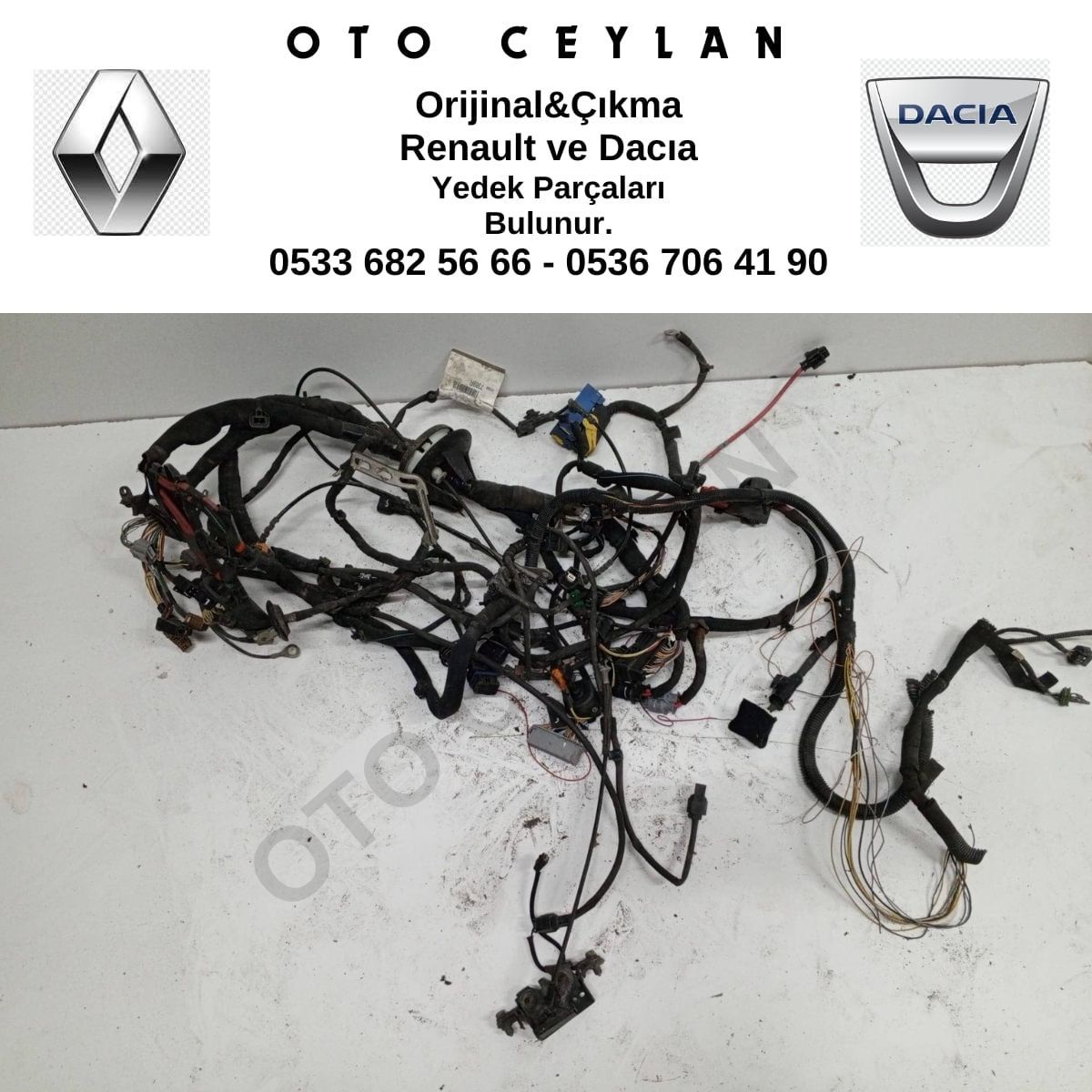 403887389R Megan III Göğüslük Tesisatı Benzinli Çıkma