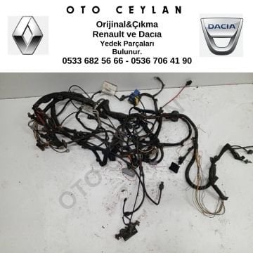 403887389R Megan III Göğüslük Tesisatı Benzinli Çıkma