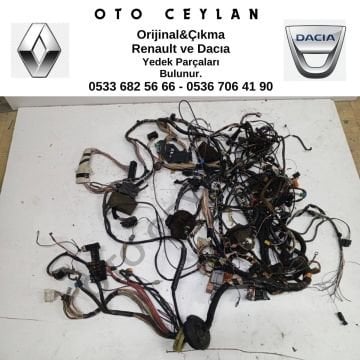 8200436227 Megan II HB Göğüslük Tesisatı Çıkma