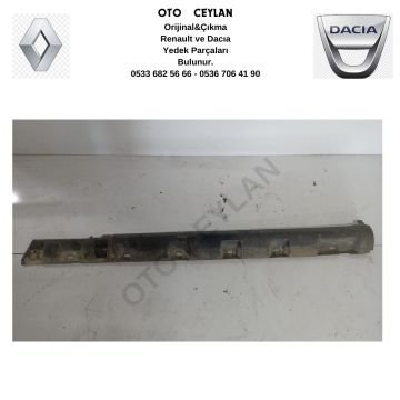 764260776R Sandero Sağ Marşbiyel Plastiği Çıkma Orijinal
