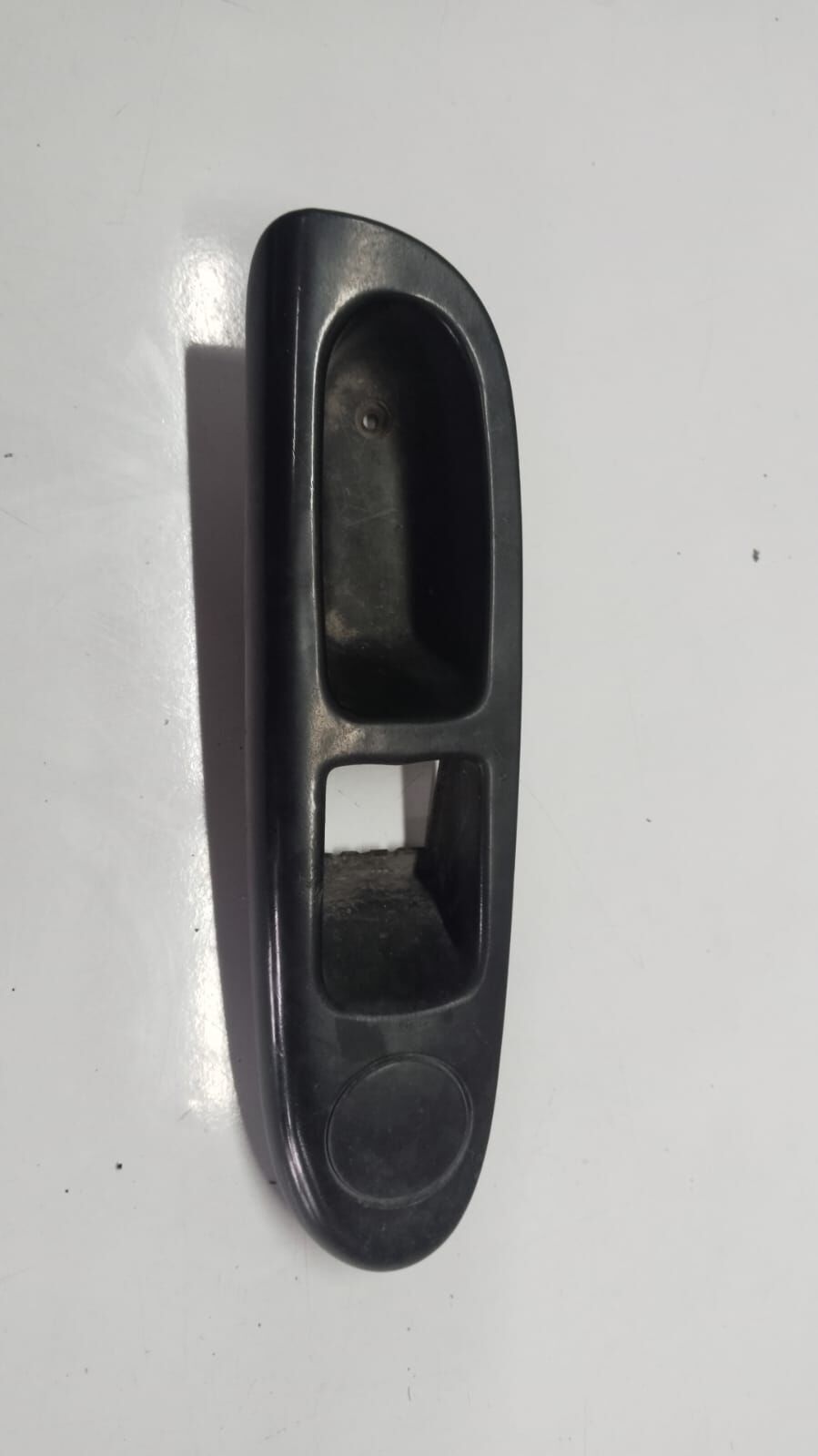 CLIO SOL KAPI KOLÇAĞI ÇIKMA